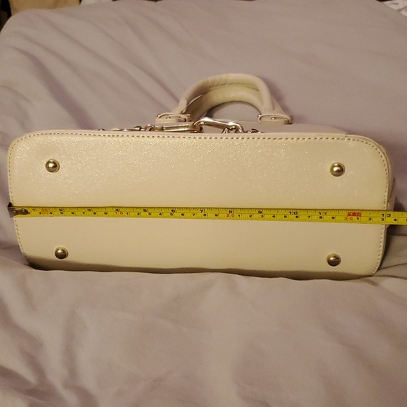 Classic Handbag - Picture 5 of 7